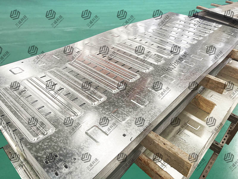 模壓電纜橋架生產線